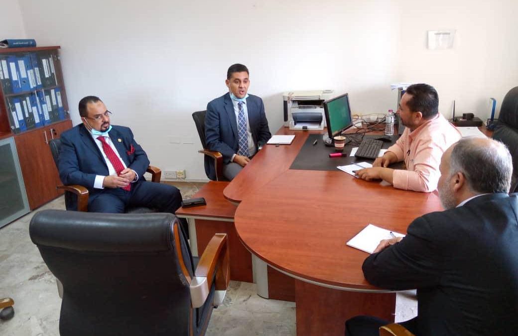 اجتماع بين كل من شركة ليبيا أفريقيا للتدريب والتطوير والاستشارات ومدير مكتب التدريب والتطوير للاستعداد لتنفيذ عدة دورات تدريبية